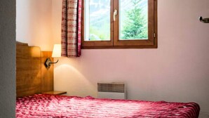 Room - Apartment in Albiez-montrond With Mountain Views (Albiez-Montrond)