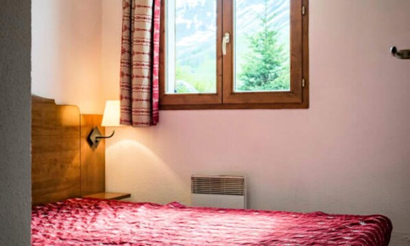 Room - Apartment in Albiez-montrond With Mountain Views (Albiez-Montrond)