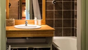 Bathroom - Apartment in Albiez-montrond With Mountain Views (Albiez-Montrond)
