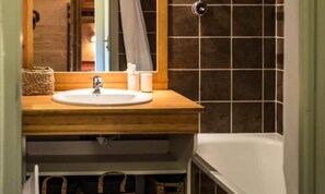 Hair dryer - Apartment in Albiez-montrond With Mountain Views (Albiez-Montrond)