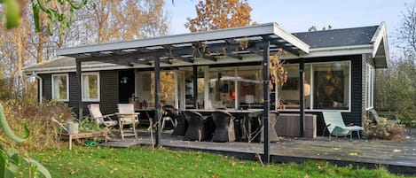 House | Outdoor dining