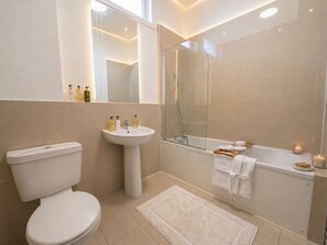 Appartement, 1 chambre | Salle de bain | Papier toilette