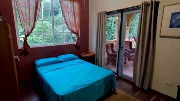 3 bedrooms, in-room safe, free WiFi, bed sheets