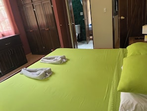 3 bedrooms, in-room safe, free WiFi, bed sheets