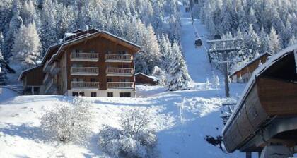 2 Rooms for 4 People, Well Located in the Resort