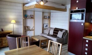 Living area - Lama 22 (Les Allues)