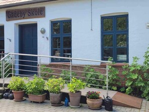 المنشأة من الخارج