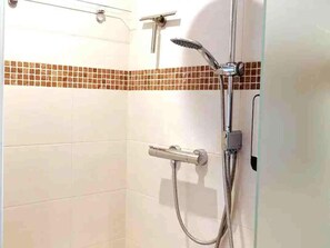 Bathroom - Family Bungalow With Private Garden (Ewijk)