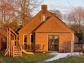House | Exterior - Family Bungalow With Private Garden (Ewijk)