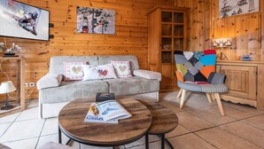Living area - Comfortable Apartment Near the Village (Huez)