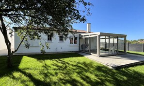 Exterior - Lf06131 The Valley of Life (Le Fenouiller)