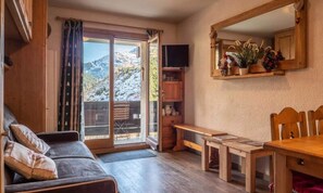 Living area - Proveres 02 (Les Allues)