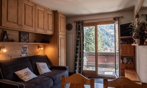 Living area - Proveres 02 (Les Allues)