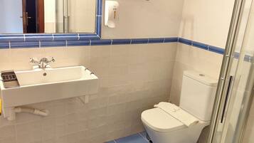 Ducha, bidé, toallas y jabón