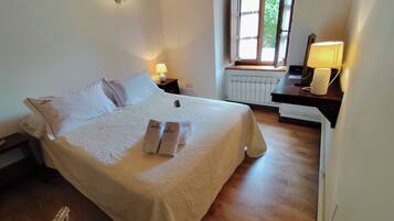 6 dormitoris, planxa i posts de planxar, wifi i roba de llit