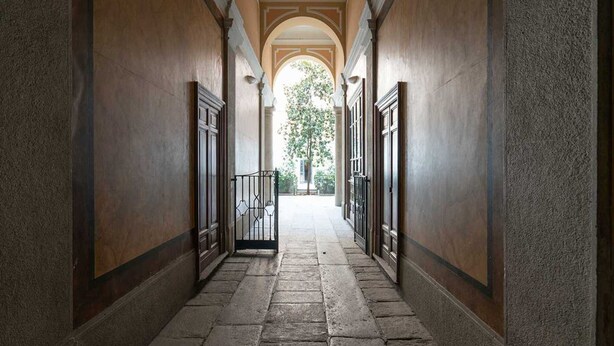 Unclassified image, 1 of 23, button - Spacious Flat W/wooden Beams - Porta Venezia (Milan)