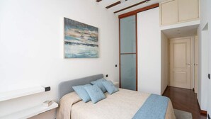 Unclassified image, 5 of 23, button - Spacious Flat W/wooden Beams - Porta Venezia (Milan)