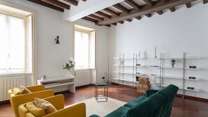 Unclassified image, 3 of 23, button - Spacious Flat W/wooden Beams - Porta Venezia (Milan)