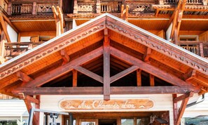 Exterior detail - Chalet in Alpe D'huez With Heated Pool (Huez)