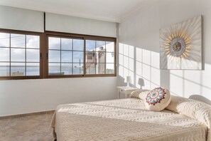 3 makuuhuonetta, silitysrauta/-lauta, Wi-Fi, vuodevaatteet