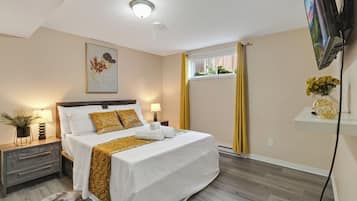 3 chambres, bureau, fer et planche à repasser, lit parapluie