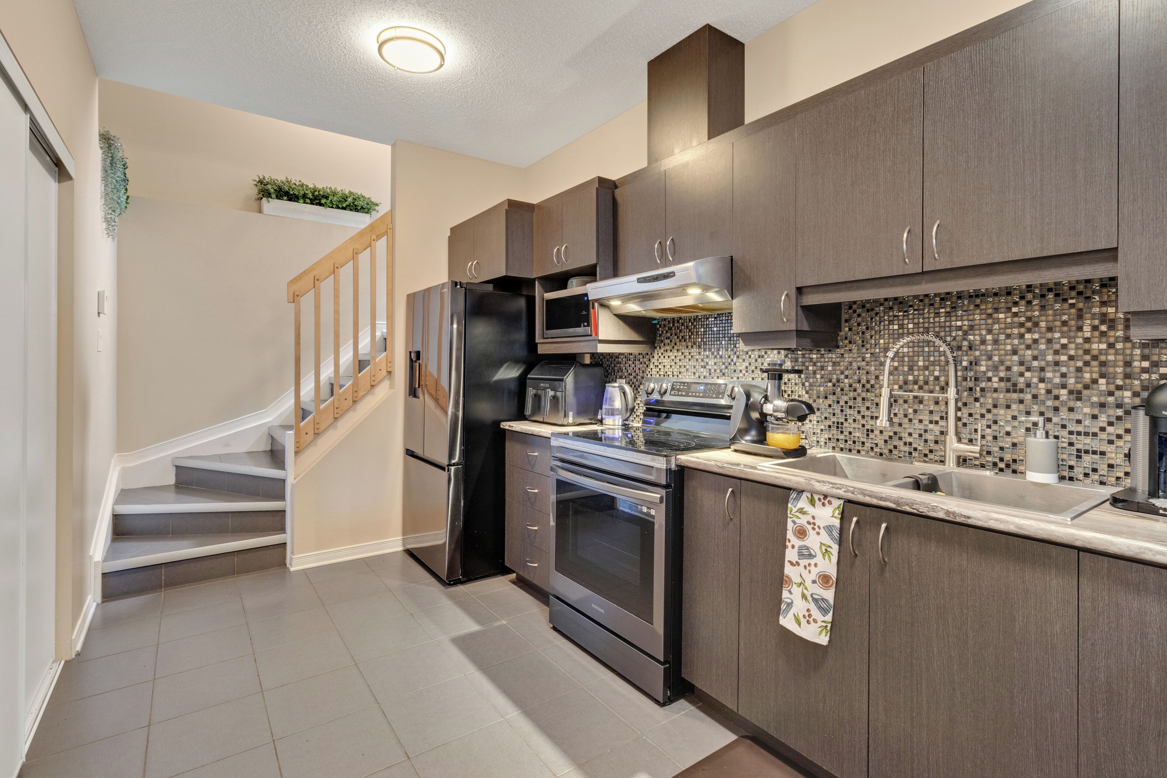 冰箱、微波炉、烤箱、炉灶