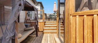 3-bedroom basement apartment with Pool&Terrace-4 mins to Gatineau-Ottawa Airport