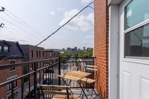 Outdoor dining - Confortable Home on Notre Dame & near Downtown (Montreal)
