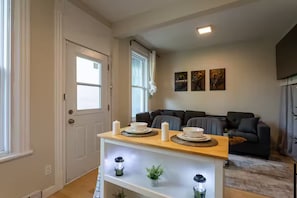 Interior - Confortable Home on Notre Dame & near Downtown (Montreal)