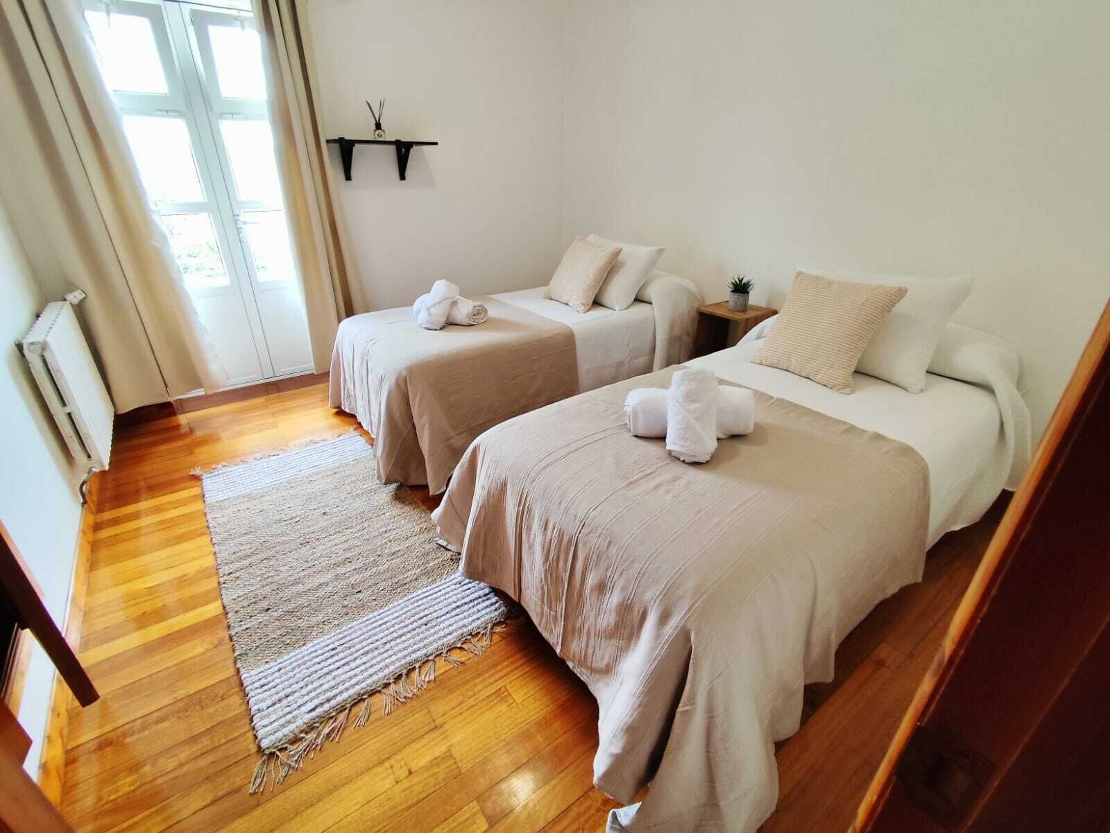 5 bedrooms, iron/ironing board, WiFi, bed sheets