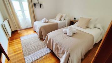 5 dormitorios, tabla de planchar con plancha, wifi y ropa de cama