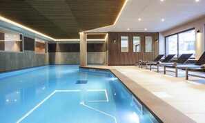 Outdoor pool - Apartment in Alps With Pool & Wellness (Beaufort)