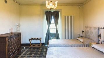 Villa | 4 bedrooms, laptop workspace, iron/ironing board, bed sheets