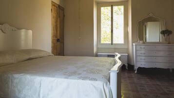 Villa | 4 bedrooms, laptop workspace, iron/ironing board, bed sheets