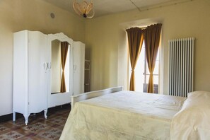 Villa | 4 bedrooms, laptop workspace, iron/ironing board, bed sheets