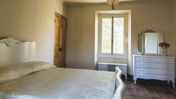 Villa | 4 bedrooms, laptop workspace, iron/ironing board, bed sheets