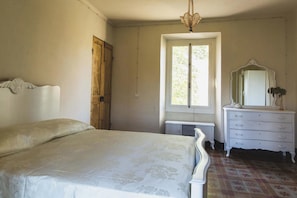 Villa | 4 bedrooms, laptop workspace, iron/ironing board, bed sheets - Lavish Villa With Spa, Pool, Turkish Bath (Montaldeo)