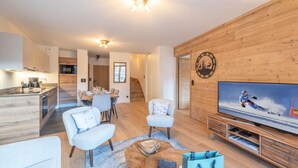 Living area - 88m2 Duplex 6A Apartment (Huez)