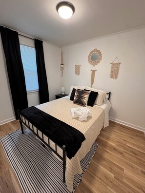 2 bedrooms, iron/ironing board, WiFi, bed sheets - Charming & Spacious 2-bedroom house located 4 minutes from Augusta National (Augusta)