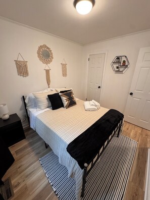 2 bedrooms, iron/ironing board, WiFi, bed sheets