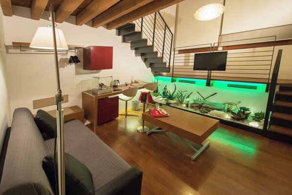 Suite Superior, vista canale | Una cassaforte in camera, ferro/asse da stiro, Wi-Fi gratuito