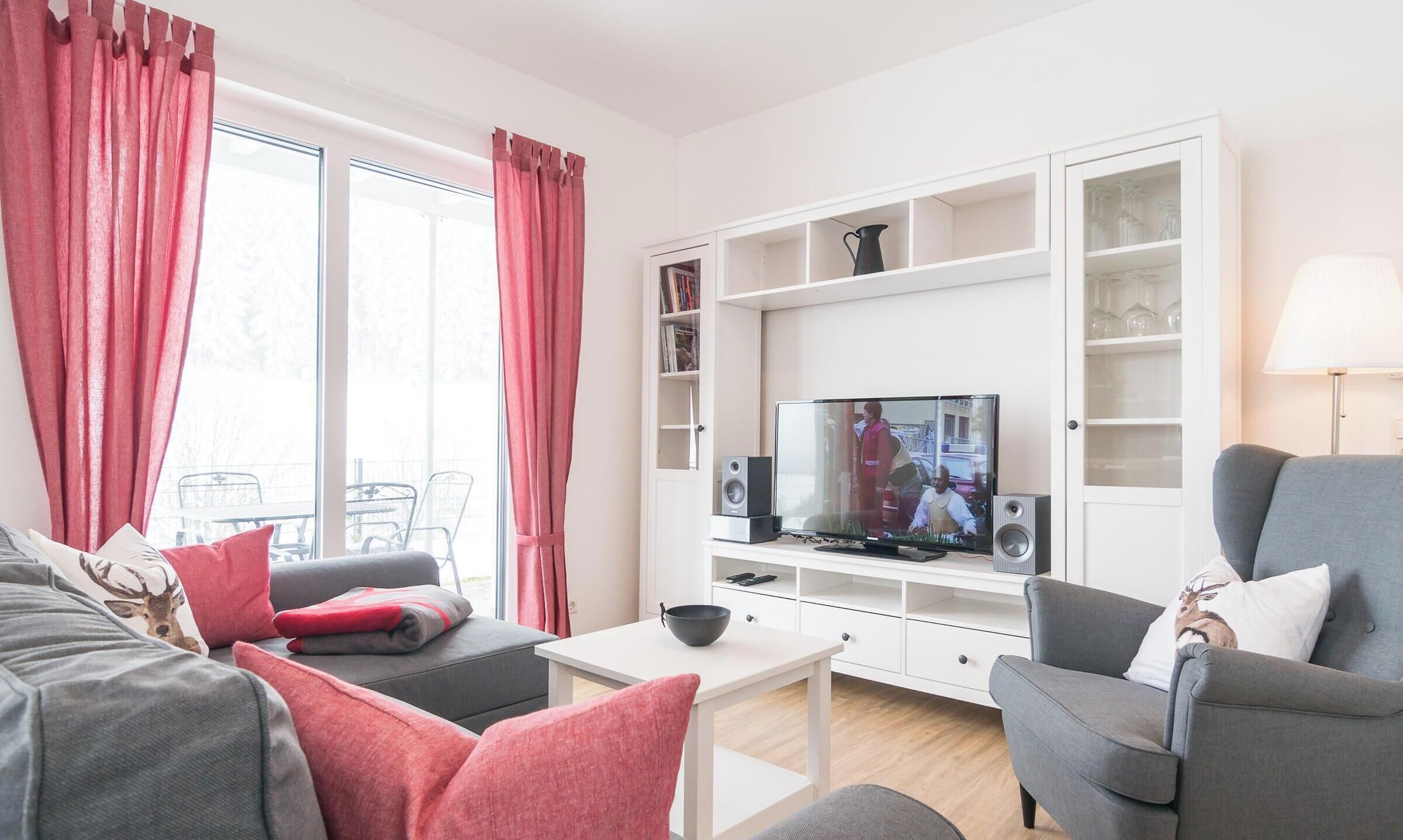 Fernseher, DVD-Player, Stereoanlage