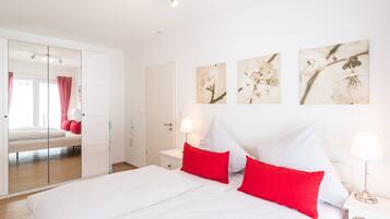 1 slaapkamer, een strijkplank/strijkijzer, wifi, beddengoed