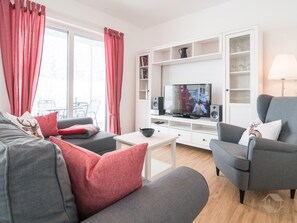 Televisie, een dvd-speler en een stereo