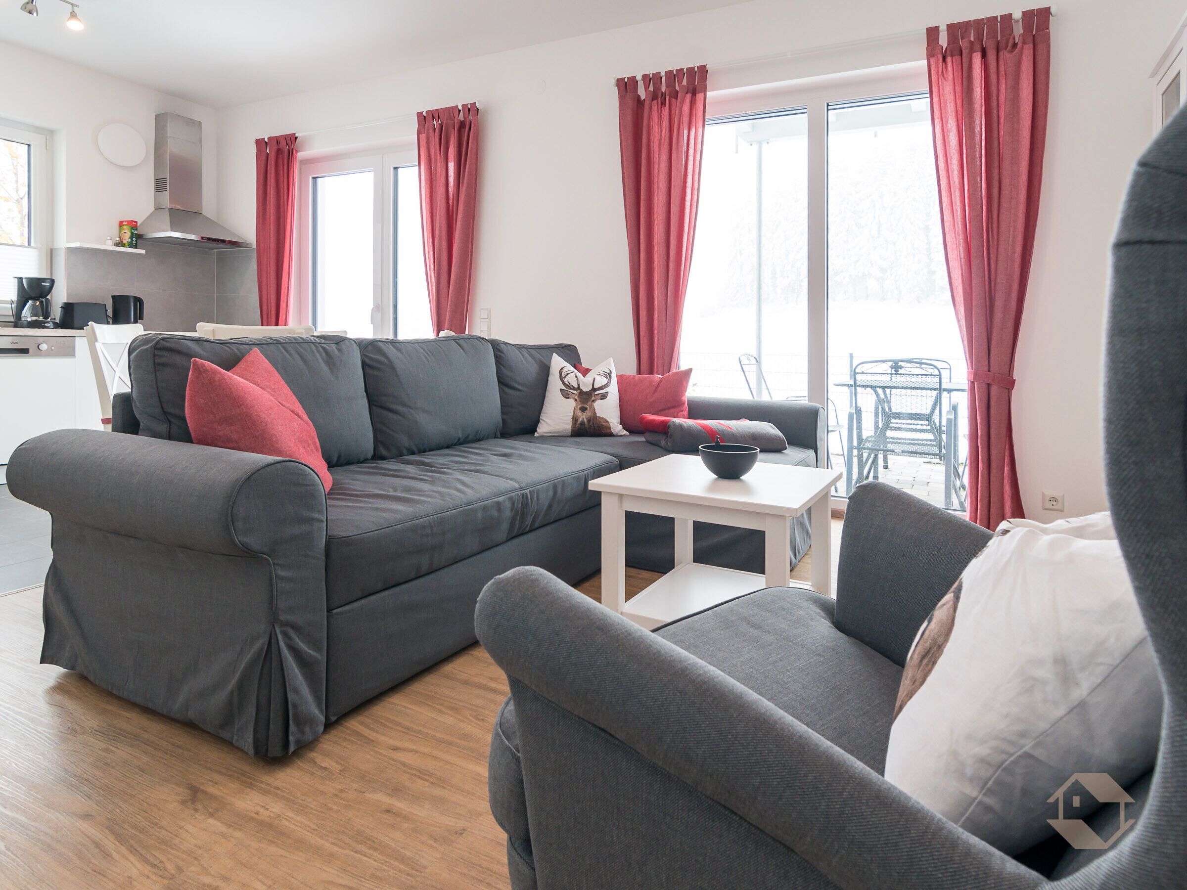 Een televisie, een dvd-speler en een stereo