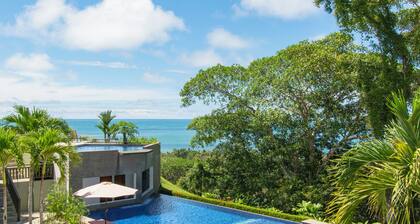 Condo with Stunning beach and wildlife views in Dominical!