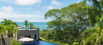 Condo with Stunning beach and wildlife views in Dominical!