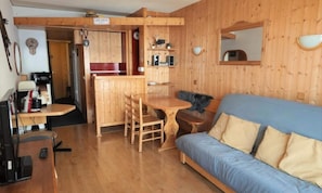 Living area - Apartment in Arc 2000 With Ski Slope View (Bourg-Saint-Maurice)