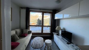 Living area - Alpinea A4 (Les Allues)