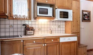 Fridge, microwave, oven, dishwasher - Alpes D1 (Les Allues)